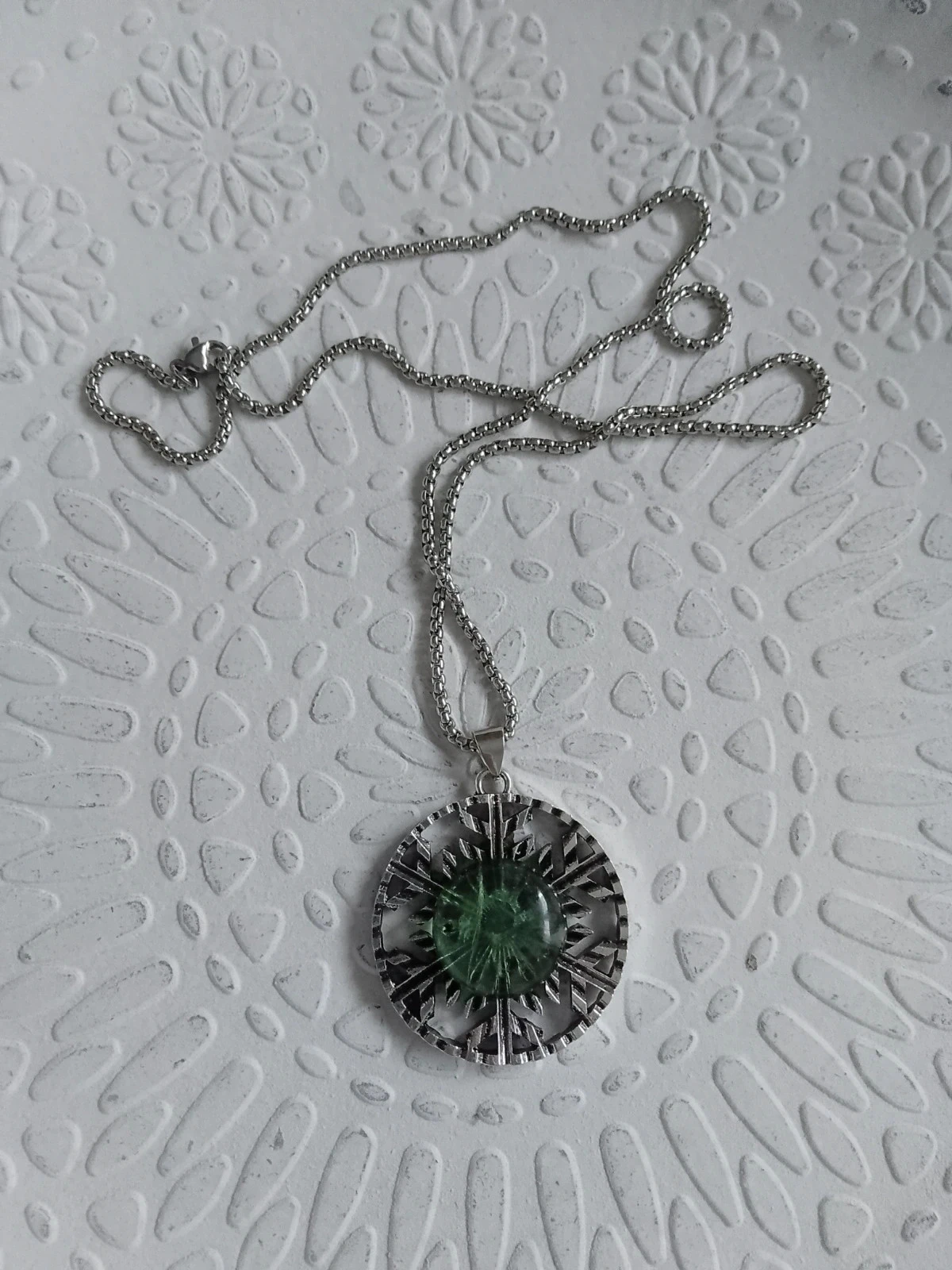 Collier flocon et pierre de fluorite naturelle